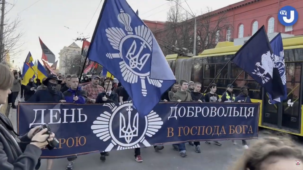 Поліція ніяк не реагувала на скандування «Усім прихильникам ЛГБТ — смерть, смерть, смерть!» учасників Маршу добровольців у Києві 14 березня 2025 р.